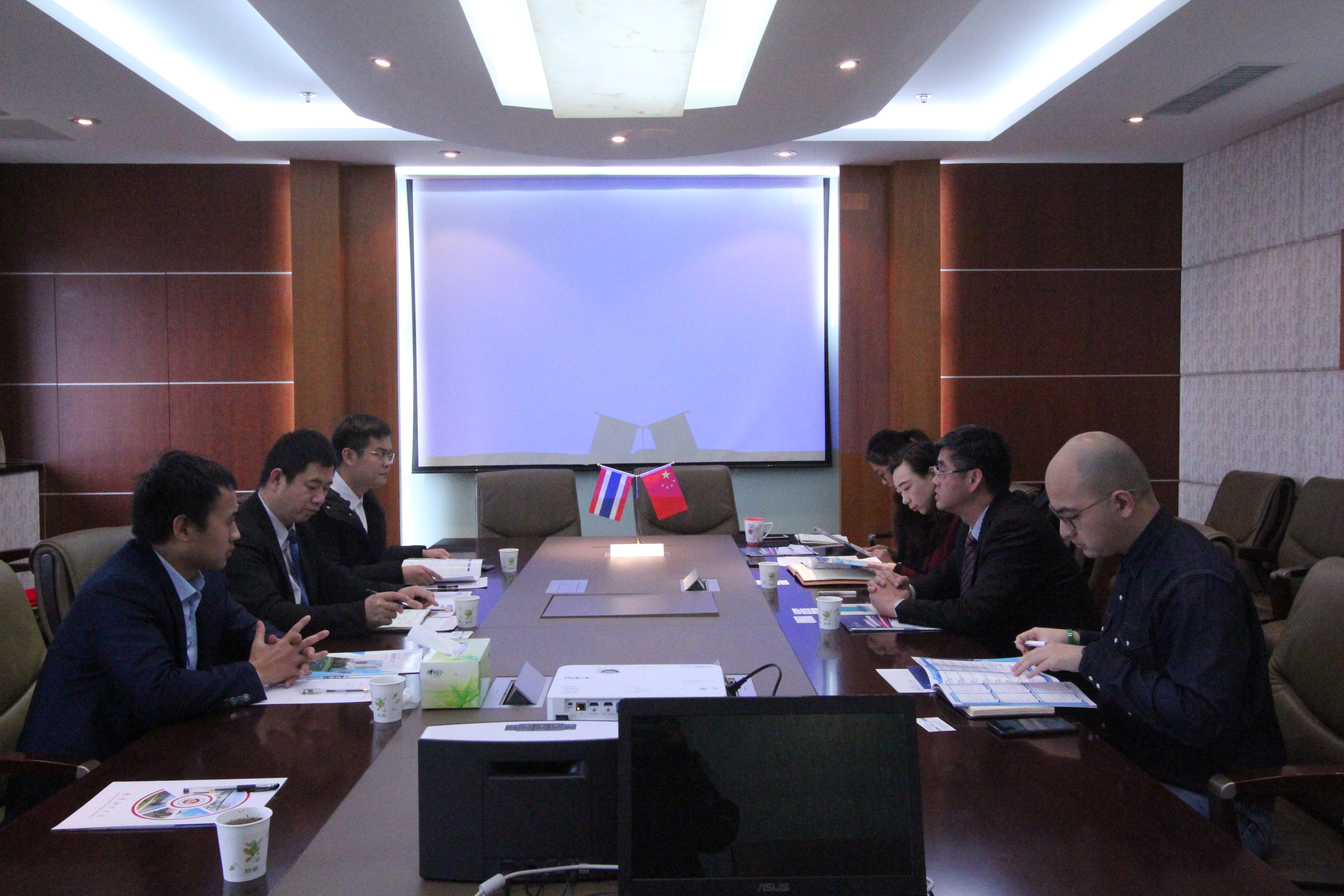 泰国博仁大学中国东盟国际学院副院长李黎光一行访问我校