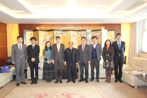 日本早稻田大学客人来访我校